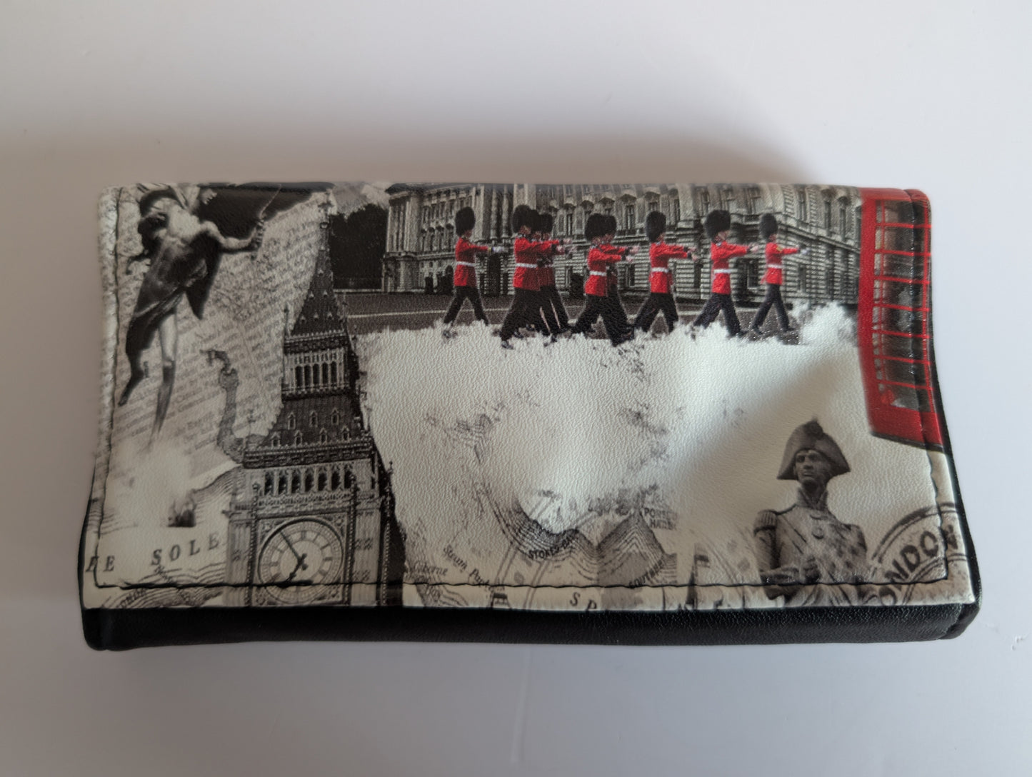 High Quality Faux Leather Tobacco Pouch Featuring London / UK Designs