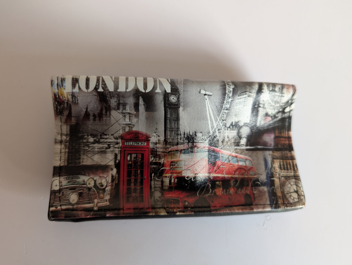 High Quality Faux Leather Tobacco Pouch Featuring London / UK Designs