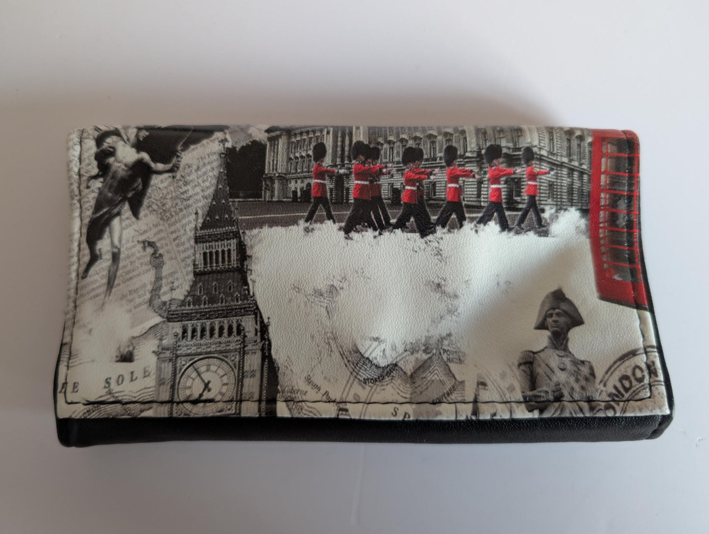 High Quality Faux Leather Tobacco Pouch Featuring London / UK Designs
